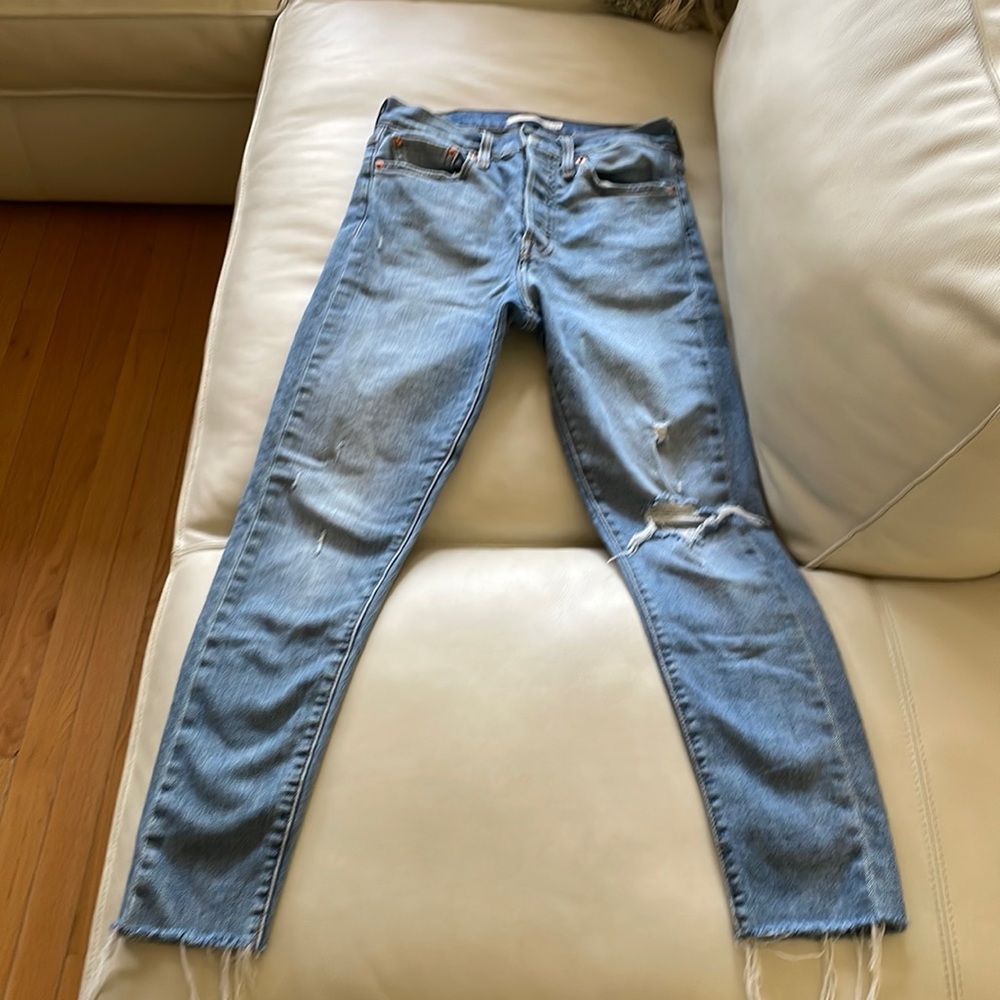 Levi wedgie jeans size 27